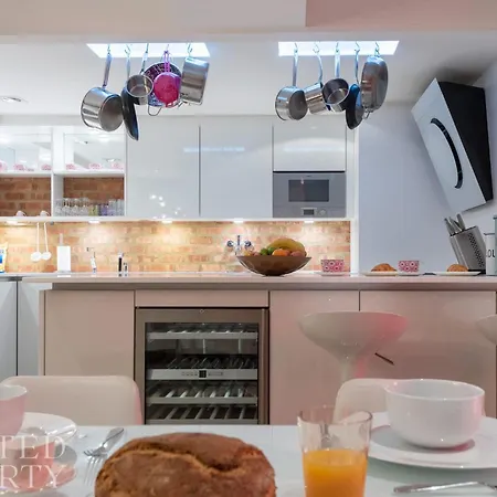 Amazingly Luxurious Loft Apartment, Soho - 3 Bedrooms, 2 Bath & Office