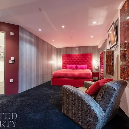 Amazingly Luxurious Loft Apartment, Soho - 3 Bedrooms, 2 Bath & Office